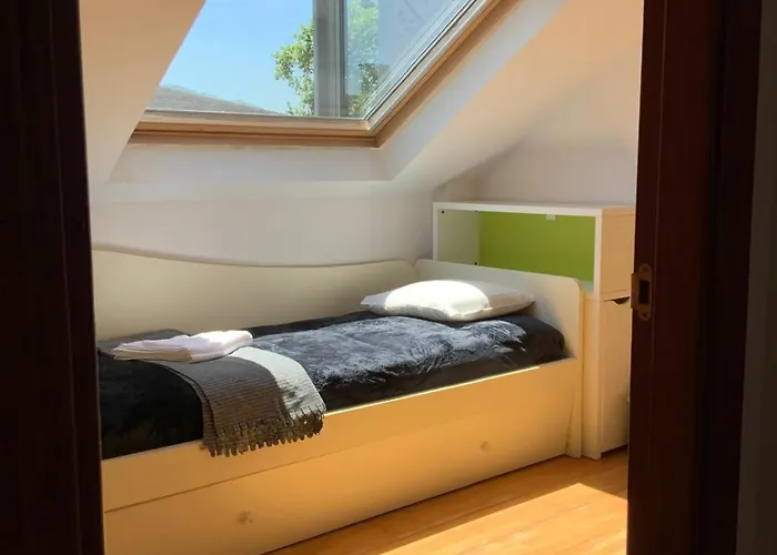 Piso Rosales Apartment Saron